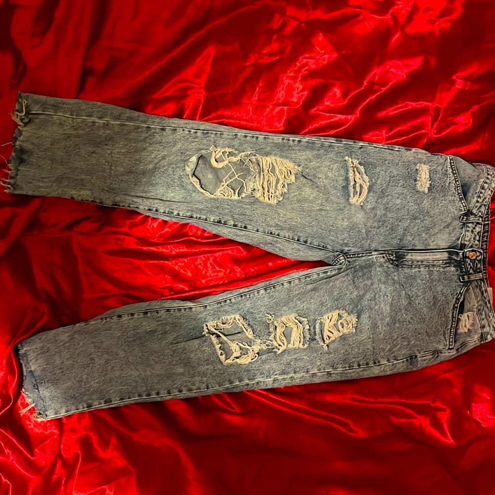 I’m selling skater girl baggy ripped jeans